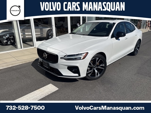 2024 Volvo S60 B5 Core Dark Theme