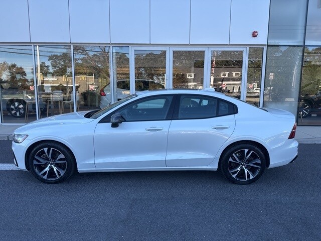 2024 Volvo S60 B5 Core photo 2