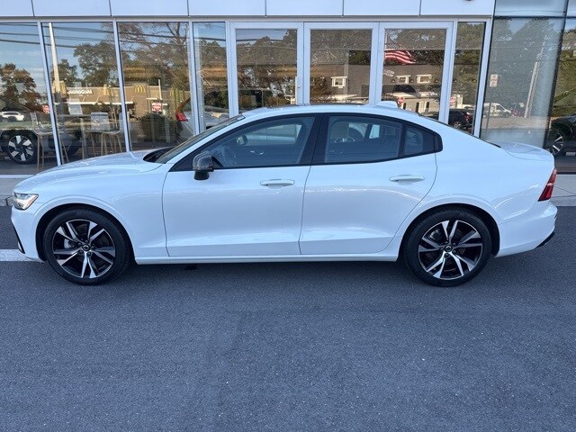 2024 Volvo S60 B5 Core photo 2