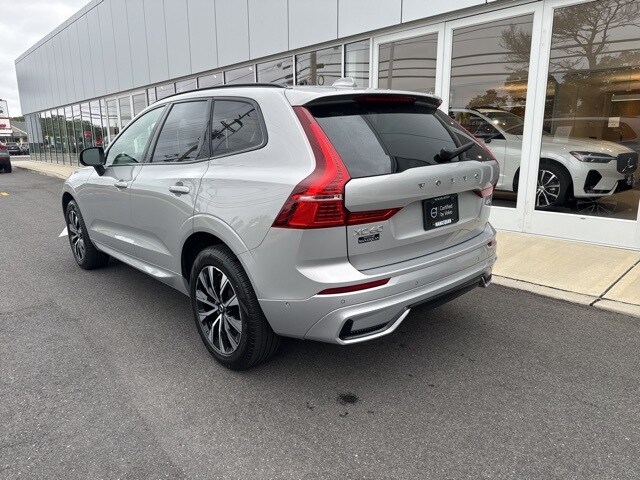2025 Volvo XC60 B5 Plus photo 3