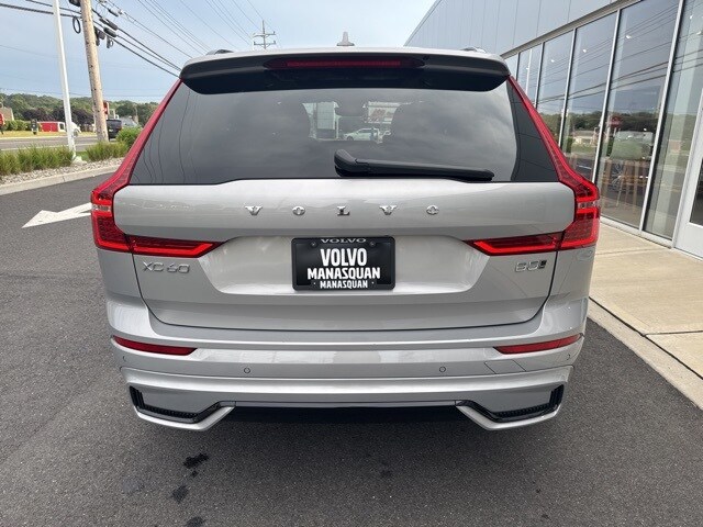 2025 Volvo XC60 Plus photo 3