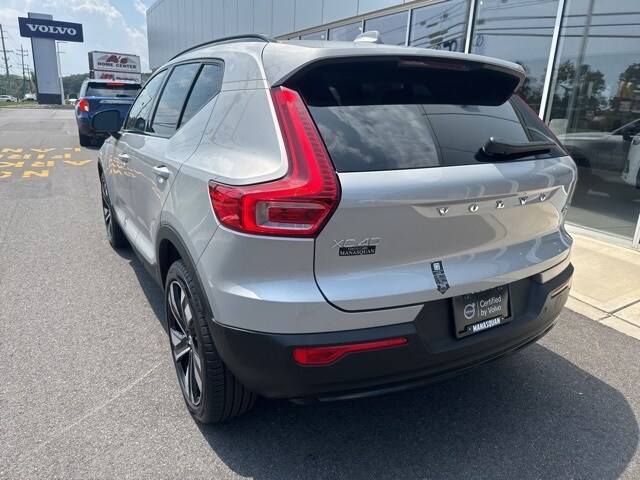 2025 Volvo XC40 Plus photo 2