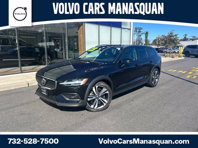 2023 Volvo V60 Cross Country Wagon 