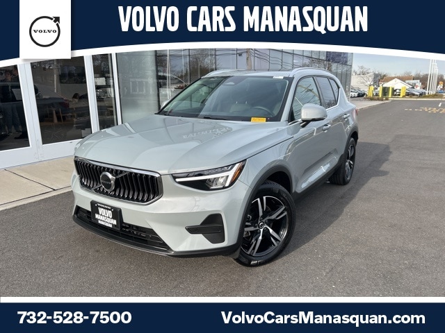 2025 Volvo XC40 Core