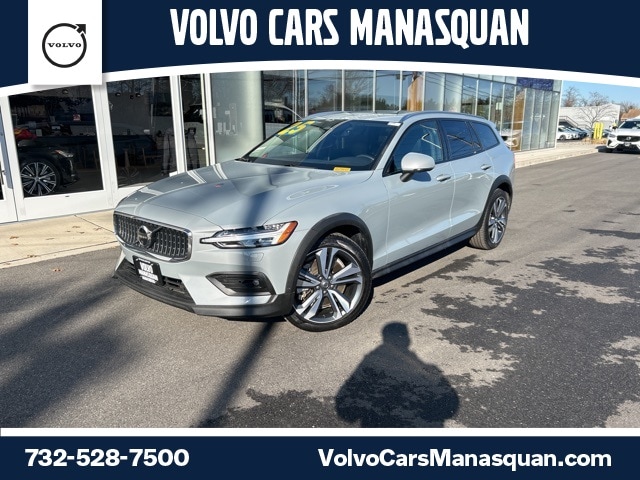 2025 Volvo V60 Cross Country Wagon 