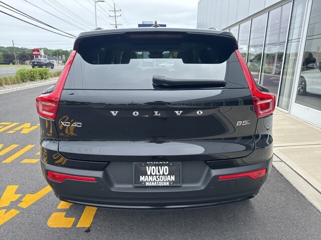 2023 Volvo XC40 Plus photo 4