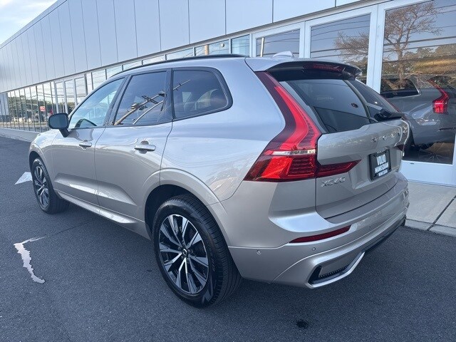 2025 Volvo XC60 Plus photo 3
