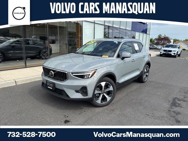 2025 Volvo XC40 B5 Plus Bright AWD's photo