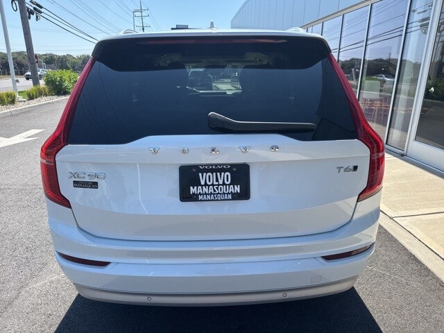 2022 Volvo XC90 T6 Momentum photo 3