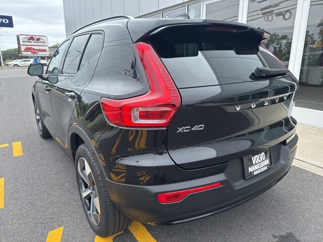2023 Volvo XC40 Plus photo 3