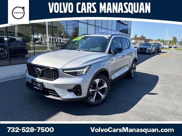 2025 Volvo XC40