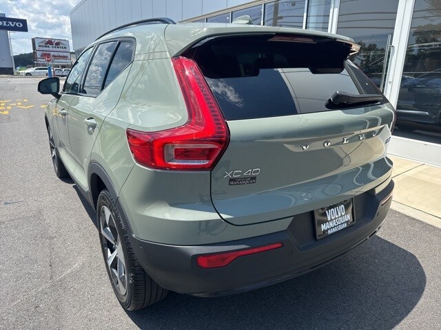 2023 Volvo XC40 Plus photo 3