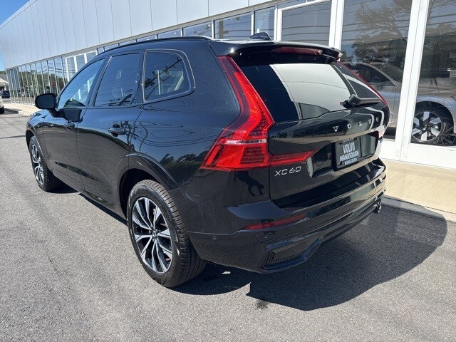 2025 Volvo XC60 B5 Plus photo 2