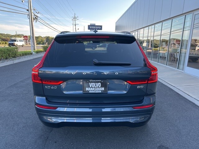 2023 Volvo XC60 B5 Core photo 3