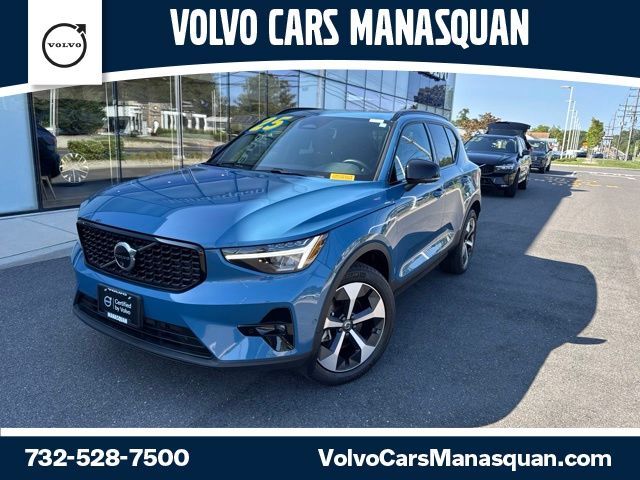 2025 Volvo XC40