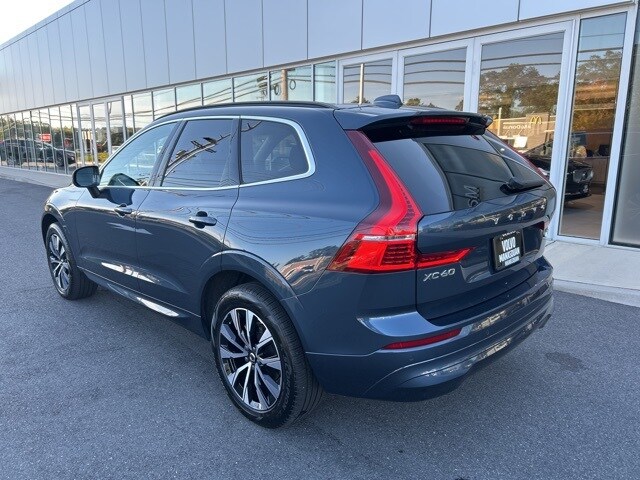 2023 Volvo XC60 B5 Core photo 2