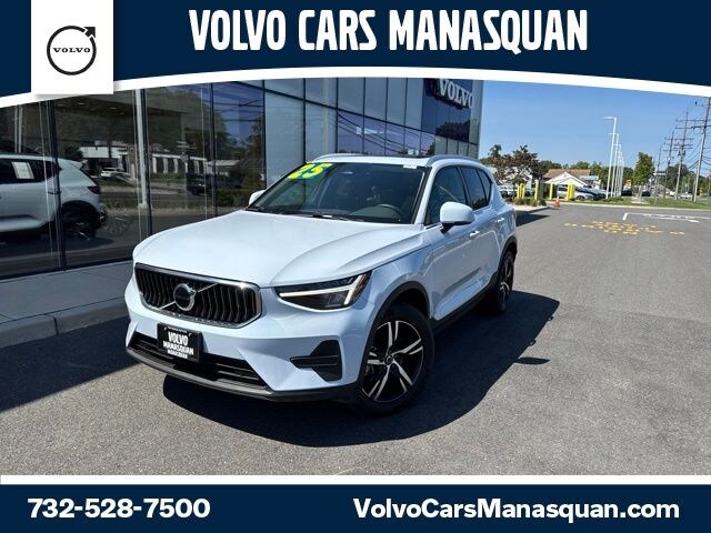 2025 Volvo XC40 B5 Core SUV