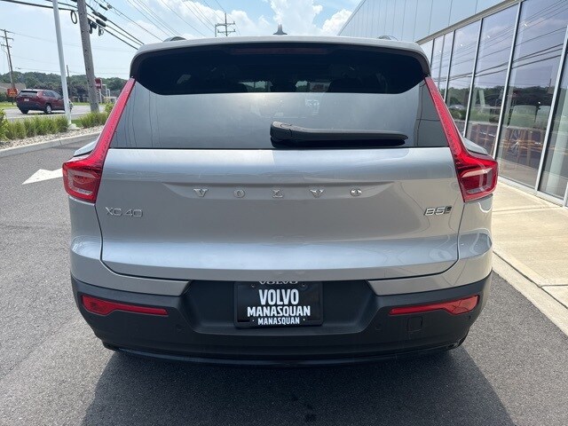 2025 Volvo XC40 Plus photo 4