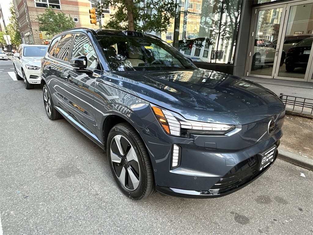 2025 Volvo EX90 Twin Motor Plus photo 2