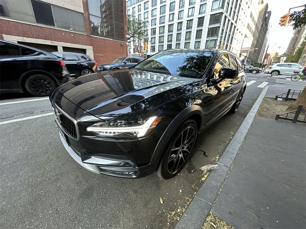 2020 Volvo V90 Cross Country T6 AWD photo 4