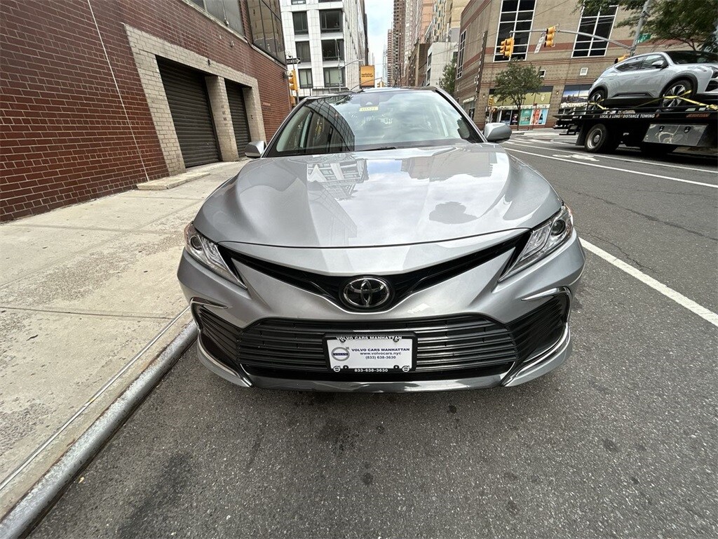 2021 Toyota Camry XLE photo 3