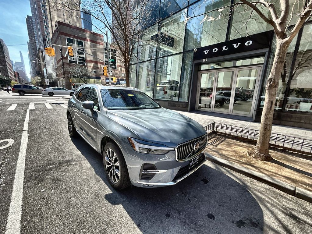 2023 Volvo XC60 B5 Plus Bright Theme SUV