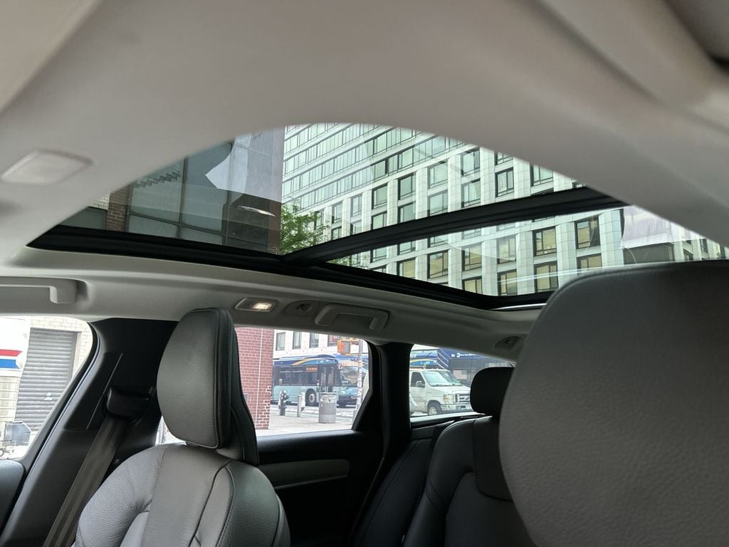 2025 Volvo V90 Cross Country Plus - Photo 22