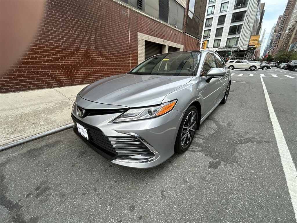 2021 Toyota Camry XLE photo 4