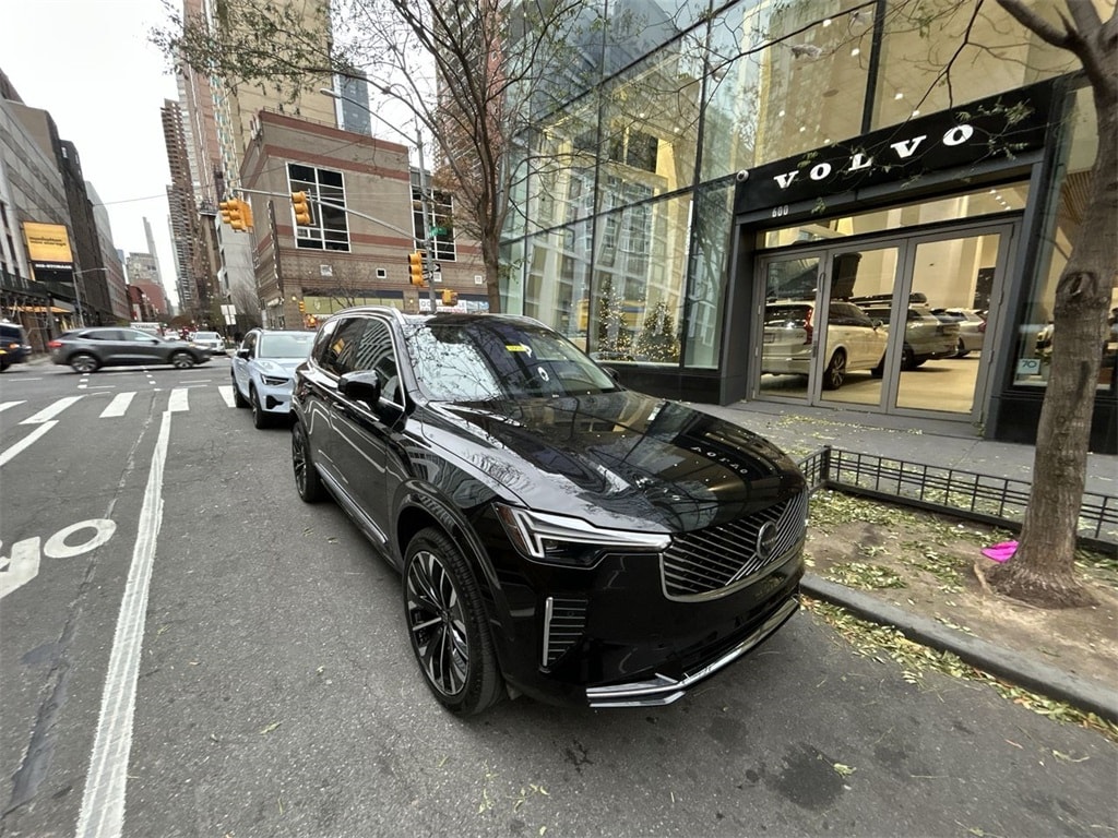 2025 Volvo XC90 Plus's photo