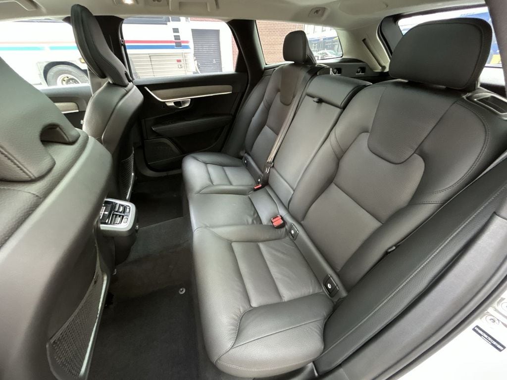 2025 Volvo V90 Cross Country Plus - Photo 23