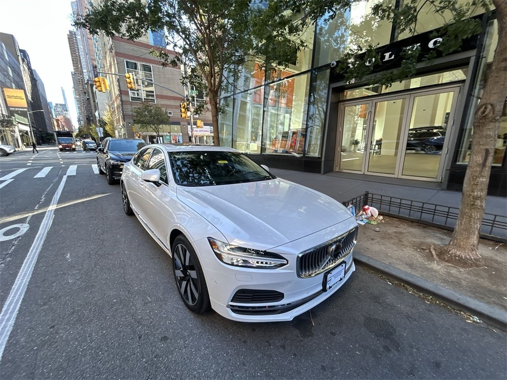 2025 Volvo S90 Ultra's photo