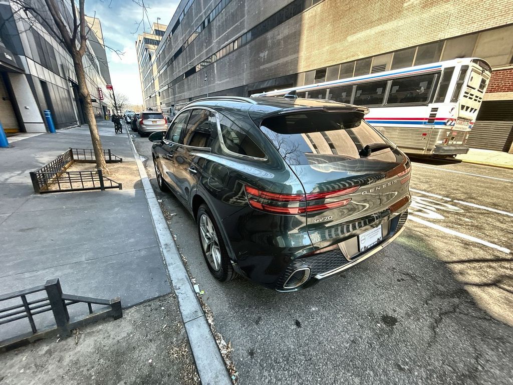 2022 GENESIS GV70 6