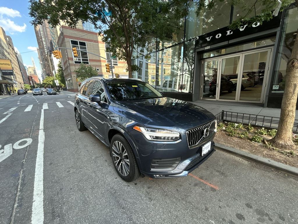 2022 Volvo XC90 2