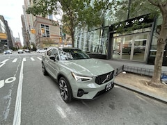 2023 Volvo XC40 B5 Plus Dark Theme SUV