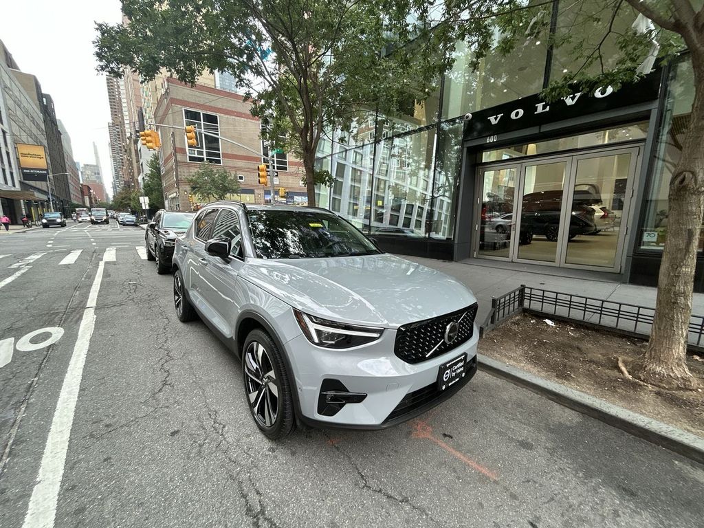 2024 Volvo XC40 Ultimate