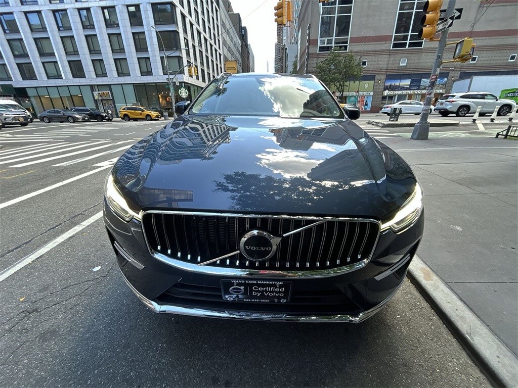 2023 Volvo XC60 B5 Plus photo 2