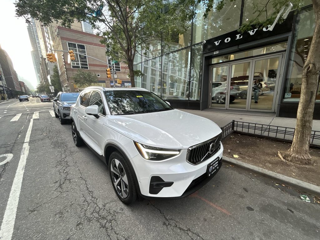 2024 Volvo XC40 Plus