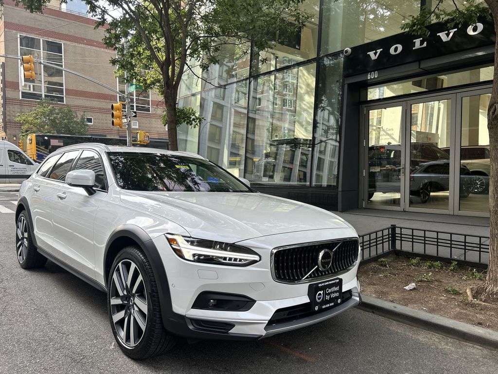 2025 Volvo V90 Cross Country