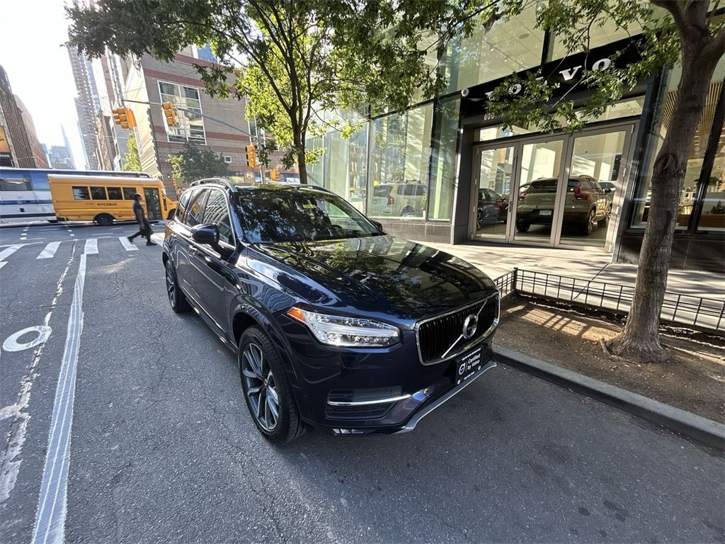 2019 Volvo XC90 T6 Momentum