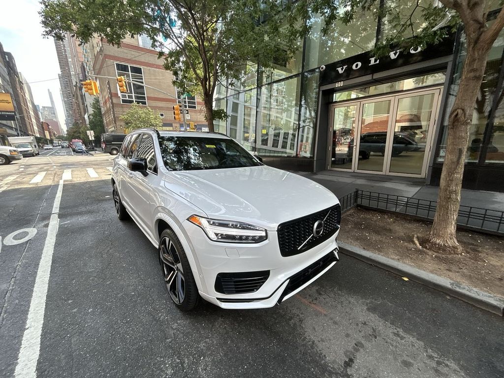 2021 Volvo XC90 R-Design