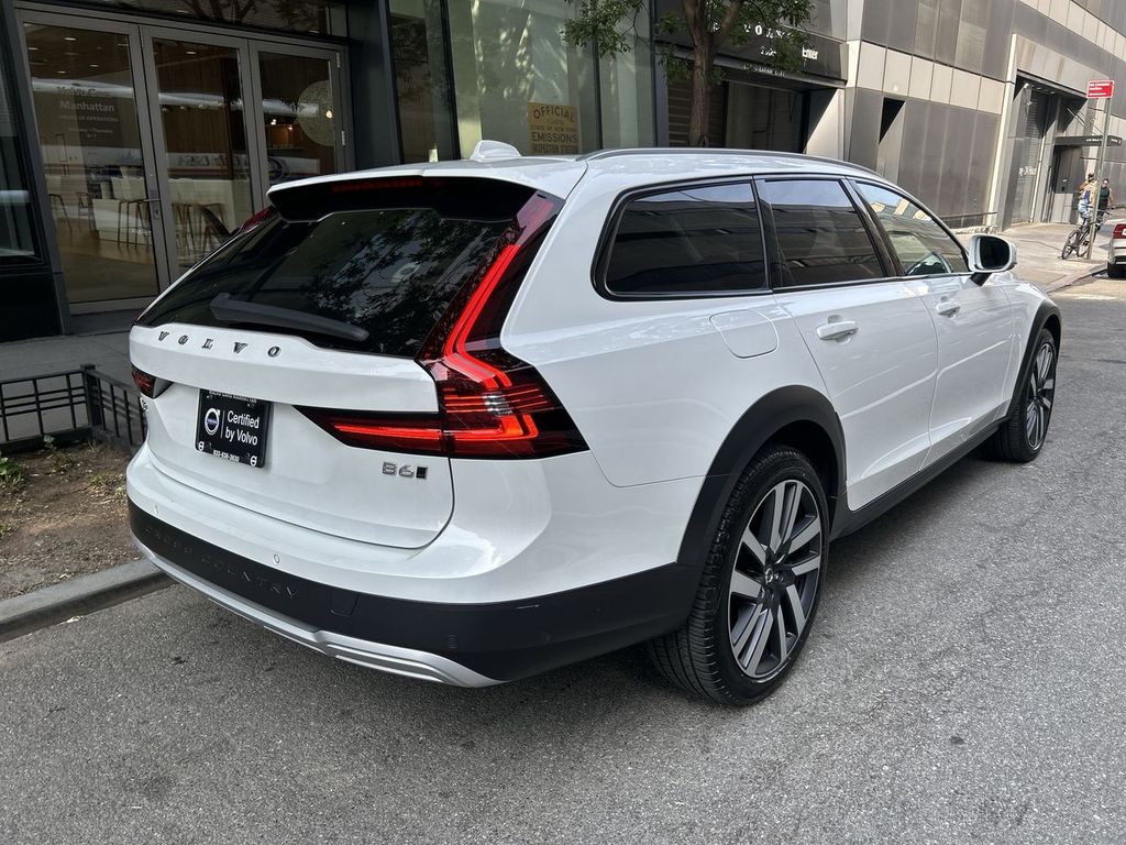 2025 Volvo V90 Cross Country Plus - Photo 8