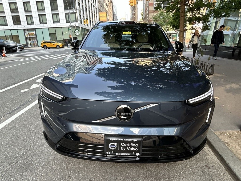 2025 Volvo EX90 Twin Motor Plus photo 3