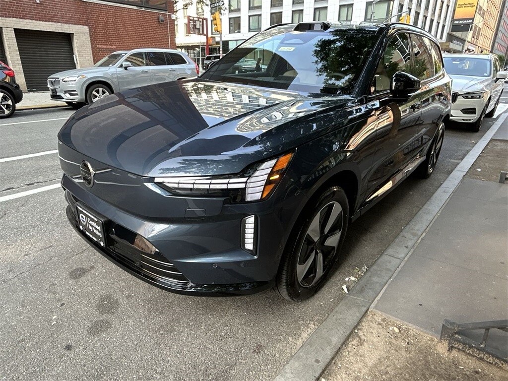 2025 Volvo EX90 Twin Motor Plus photo 4