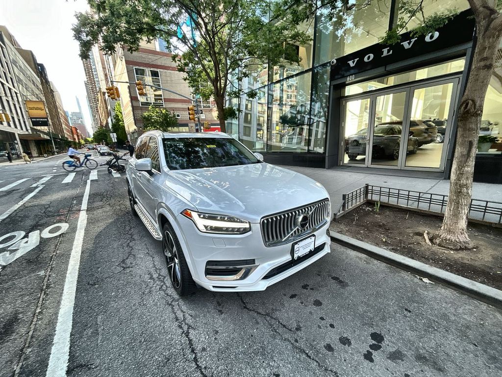 2021 Volvo XC90 2