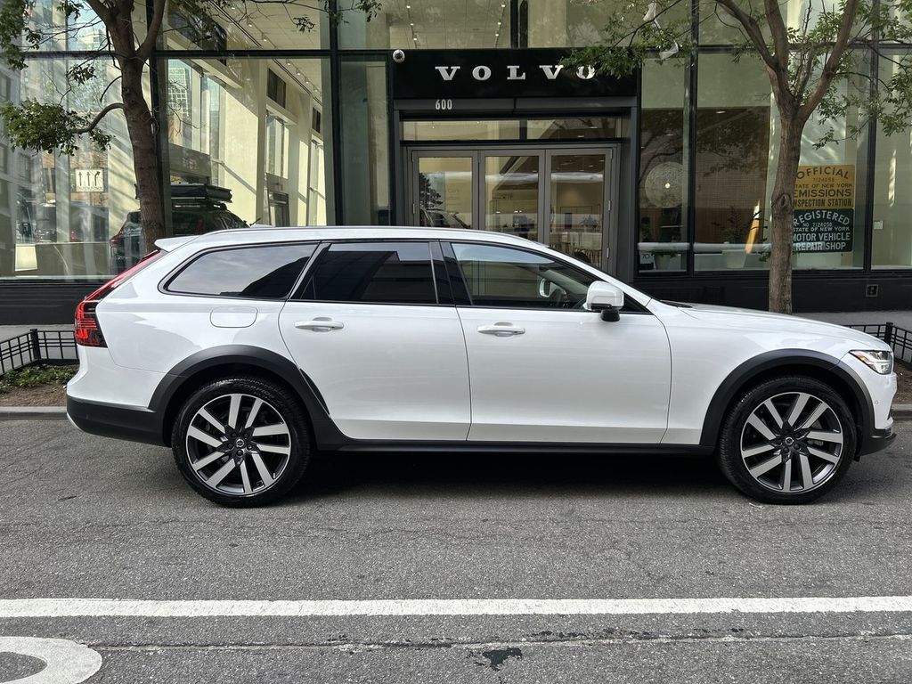 2025 Volvo V90 Cross Country Plus - Photo 9