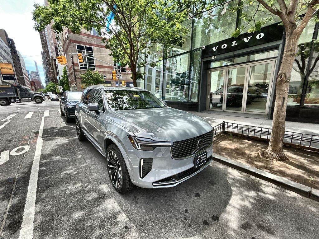 2025 Volvo XC90 T8 Recharge Ultra Bright 4WD's photo