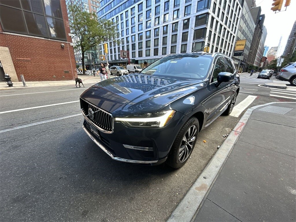 2023 Volvo XC60 B5 Plus photo 3