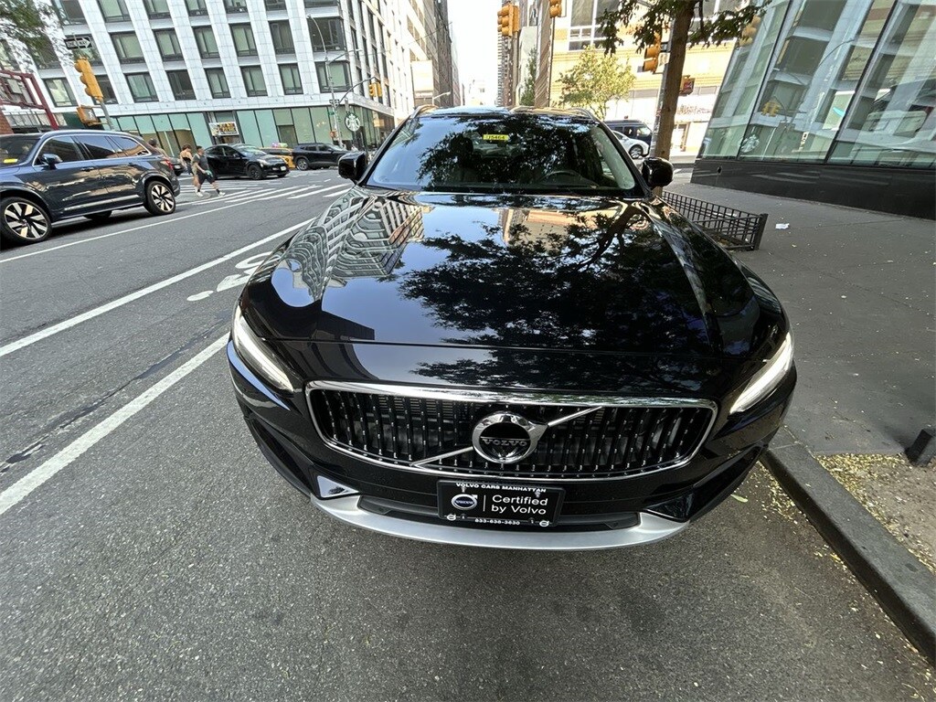 2020 Volvo V90 Cross Country T6 AWD photo 3