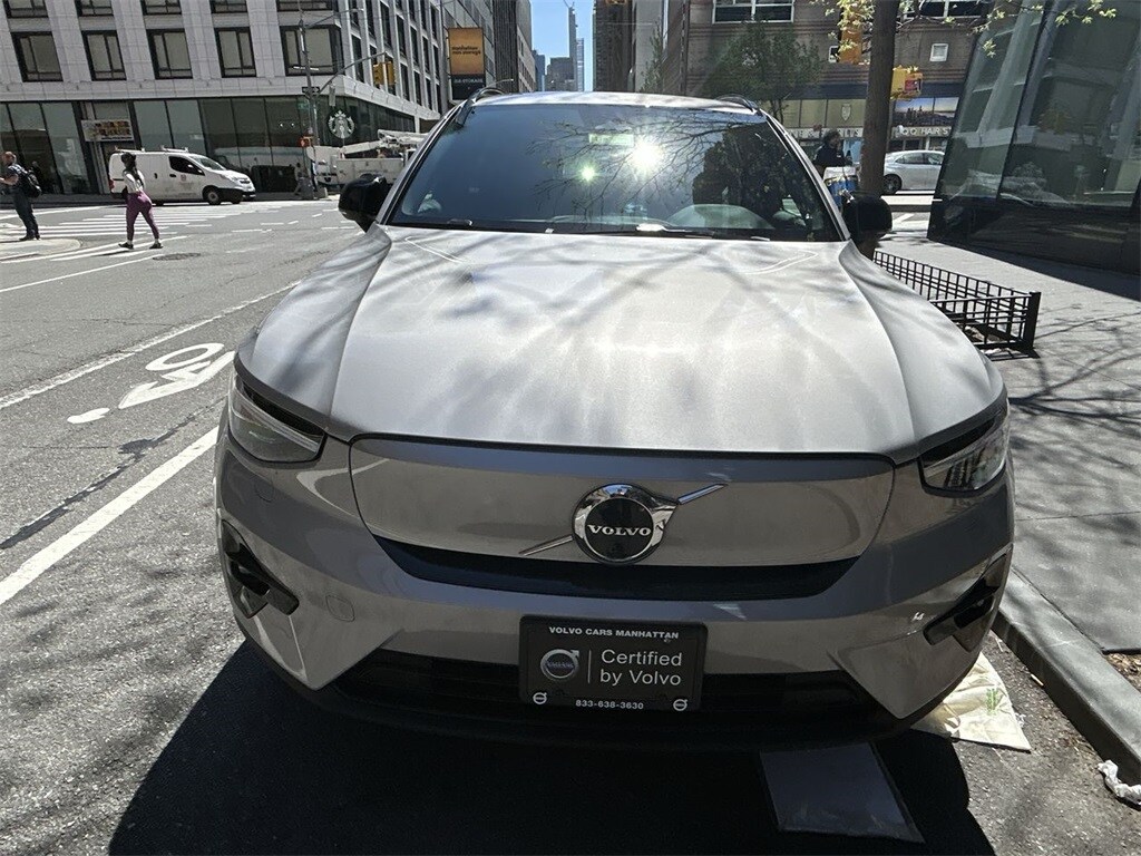 2023 Volvo XC40 Recharge Ultimate photo 3