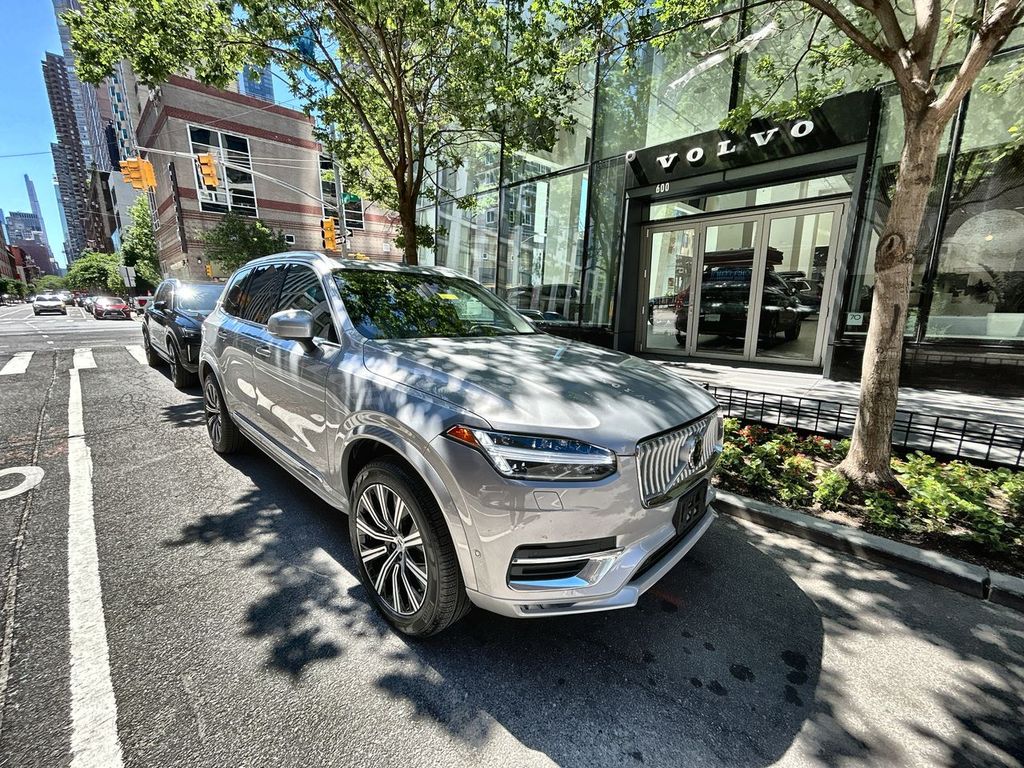 2023 Volvo XC90 2